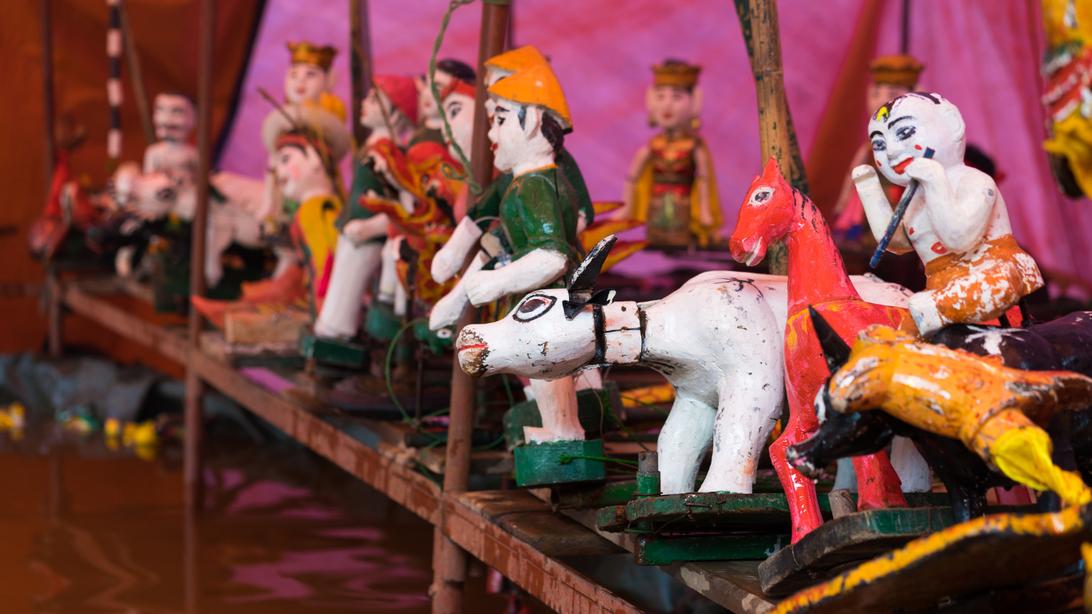 A Talented Hanoi Artist And His Mini Water Puppet Show