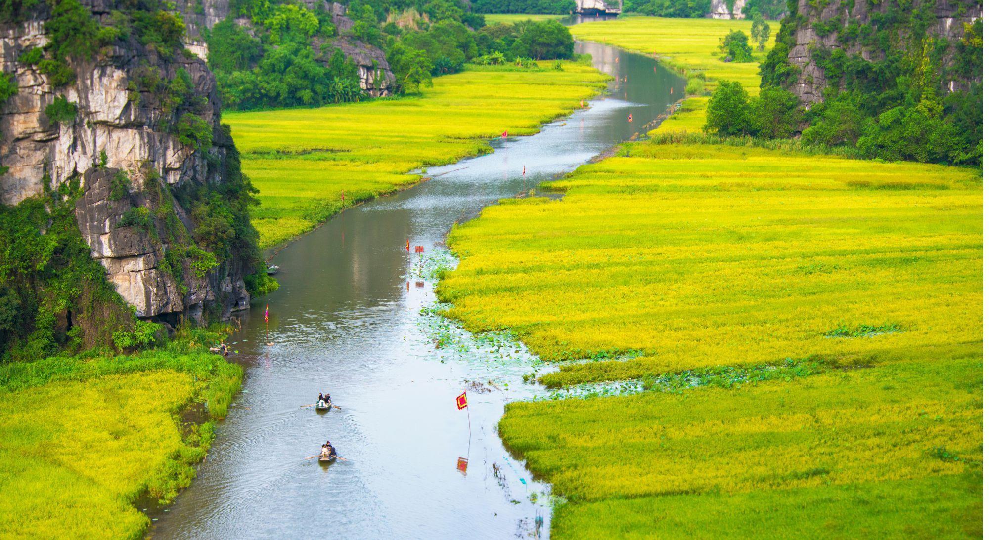 Day 3: Hoa Lu and Tam Coc — Group Tour (B,L)