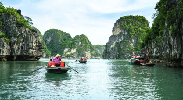 Day 3: MORNING IN VIETNAM'S MOST FAMOUS BAY - BACK TO HANOI (B/L) - SHARING CRUISE, BUS