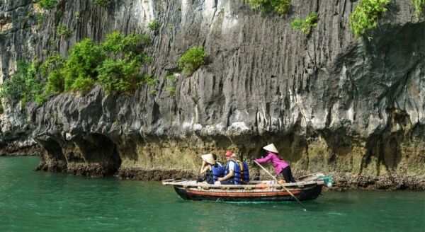 Day 3: MORNING IN VIETNAM'S MOST FAMOUS BAY - BACK TO HANOI (B/L) - SHARING CRUISE, BUS