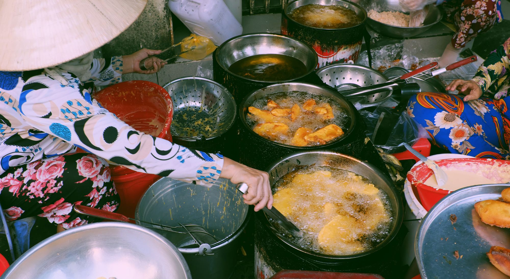 Day 2: Explore Saigon's Neighbourhoods and Food (B,L)