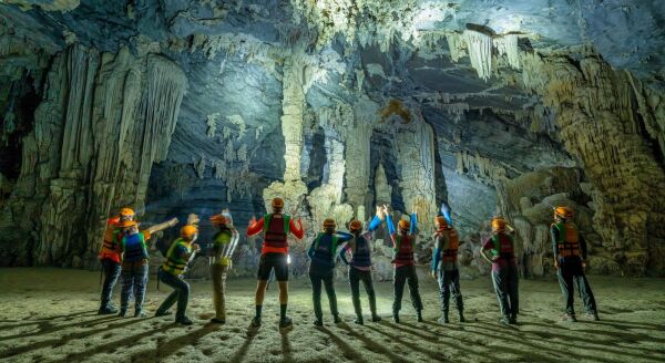 Day 10: Tu Lan cave - Kim Cave - Hung Ton Cave - Tan Hoa (B) - Group Tour